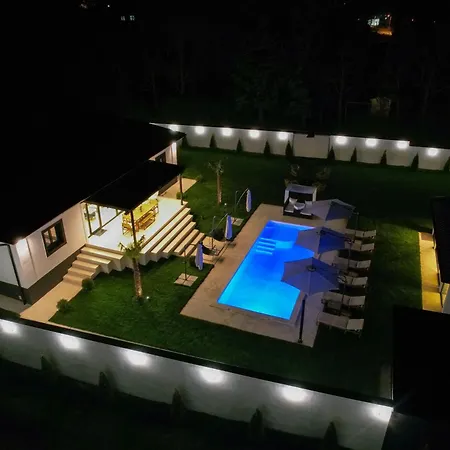 Villa The Crown Pool Beograd