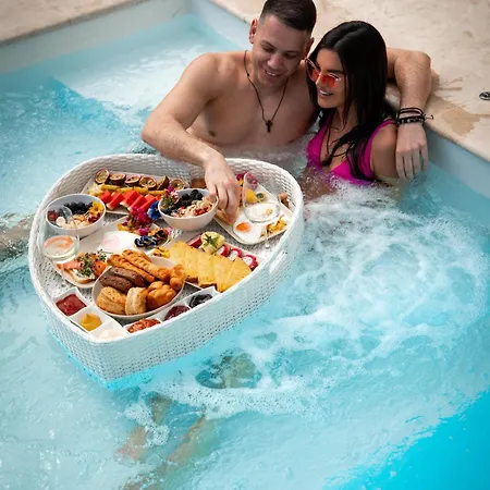 וילה The Crown Pool