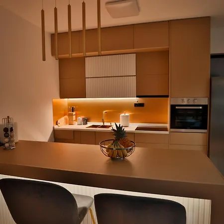 The Crown Pool Βίλα Βελιγράδι