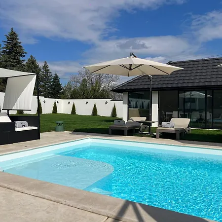 The Crown Pool Villa Beograd