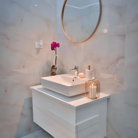 The Crown Pool Beograd