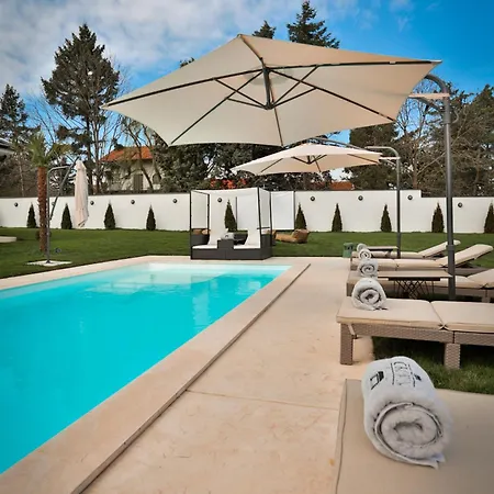 The Crown Pool