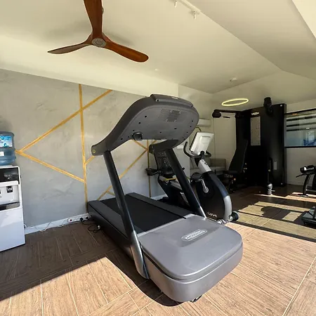 The Crown Pool Βίλα