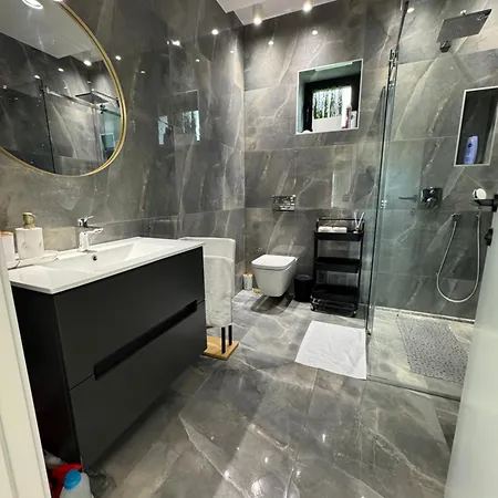 The Crown Pool Βίλα