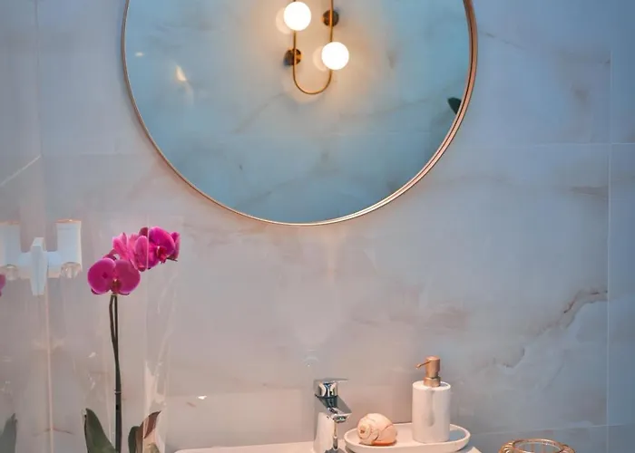 ヴィラ The Crown Pool ベオグラード