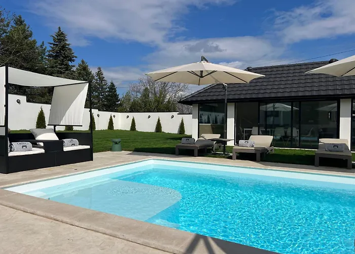 The Crown Pool ヴィラ ベオグラード