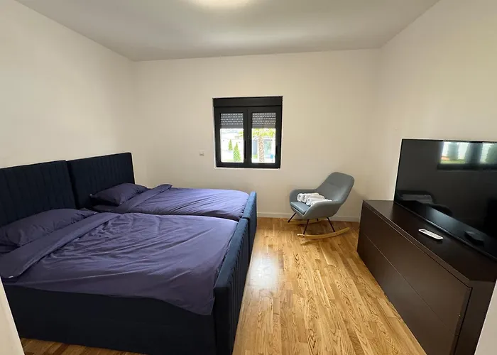 The Crown Pool ヴィラ ベオグラード